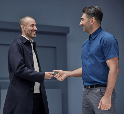 customer and shop talking